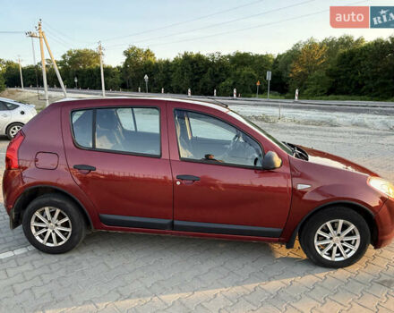 Рено Сандеро 2011 в Львове на Automoto.ua Красный Рено Сандеро, объемом двигателя 1.39 л и пробегом 252 тыс. км за 3700 $, фото 3 на Automoto.ua