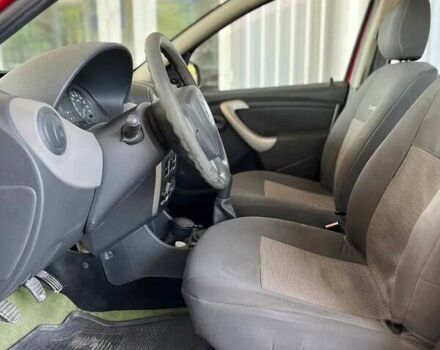 Красный Рено Сандеро, объемом двигателя 1.39 л и пробегом 97 тыс. км за 6199 $, фото 6 на Automoto.ua