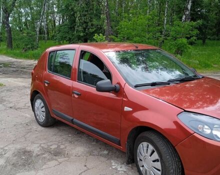 Красный Рено Сандеро, объемом двигателя 1.4 л и пробегом 190 тыс. км за 4750 $, фото 2 на Automoto.ua