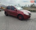 Красный Рено Сандеро, объемом двигателя 1.6 л и пробегом 170 тыс. км за 5999 $, фото 3 на Automoto.ua