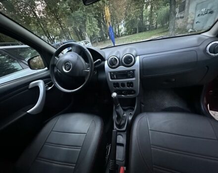 Красный Рено Сандеро, объемом двигателя 1.6 л и пробегом 98 тыс. км за 7100 $, фото 5 на Automoto.ua