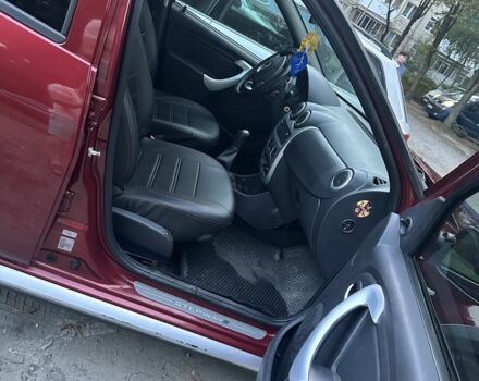 Красный Рено Сандеро, объемом двигателя 1.6 л и пробегом 98 тыс. км за 7100 $, фото 6 на Automoto.ua