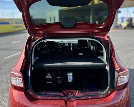 Красный Рено Сандеро, объемом двигателя 1.6 л и пробегом 84 тыс. км за 10900 $, фото 7 на Automoto.ua