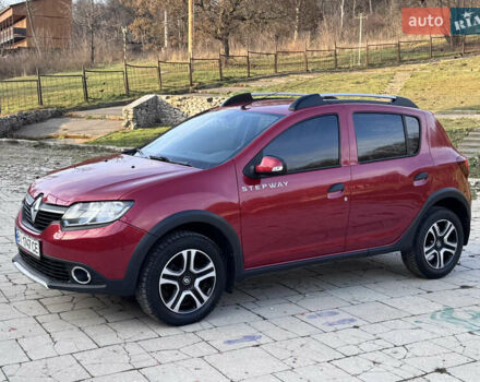 Красный Рено Сандеро, объемом двигателя 1.6 л и пробегом 88 тыс. км за 8799 $, фото 3 на Automoto.ua