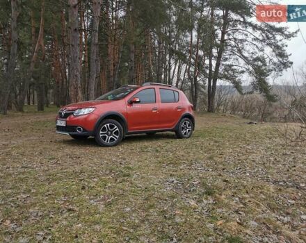 Рено Сандеро 2015 в Полтаве на Automoto.ua Красный Рено Сандеро, объемом двигателя 1.6 л и пробегом 88 тыс. км за 8500 $, фото 22 на Automoto.ua