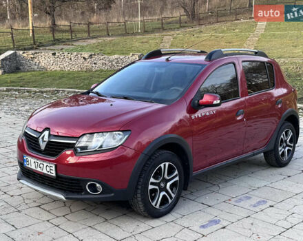 Красный Рено Сандеро, объемом двигателя 1.6 л и пробегом 88 тыс. км за 8799 $, фото 2 на Automoto.ua