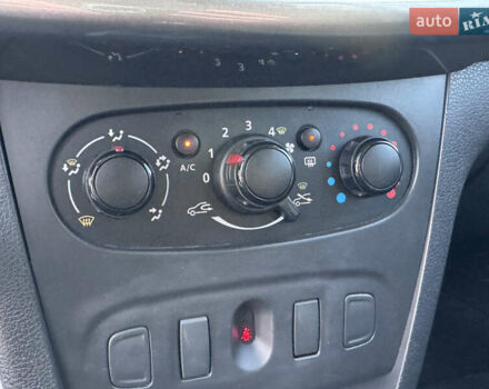 Красный Рено Сандеро, объемом двигателя 1.6 л и пробегом 88 тыс. км за 8799 $, фото 19 на Automoto.ua