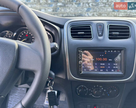 Красный Рено Сандеро, объемом двигателя 1.6 л и пробегом 88 тыс. км за 8799 $, фото 17 на Automoto.ua