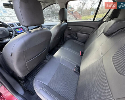 Красный Рено Сандеро, объемом двигателя 1.6 л и пробегом 88 тыс. км за 8799 $, фото 22 на Automoto.ua