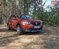 Красный Рено Сандеро, объемом двигателя 1.6 л и пробегом 88 тыс. км за 9500 $, фото 1 на Automoto.ua