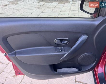 Красный Рено Сандеро, объемом двигателя 1.6 л и пробегом 88 тыс. км за 8799 $, фото 16 на Automoto.ua