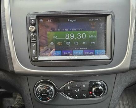 Красный Рено Сандеро, объемом двигателя 0.9 л и пробегом 92 тыс. км за 9000 $, фото 13 на Automoto.ua