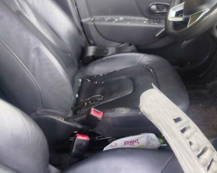 Красный Рено Сандеро, объемом двигателя 1.46 л и пробегом 260 тыс. км за 3950 $, фото 7 на Automoto.ua