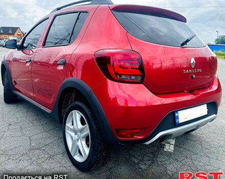 Красный Рено Сандеро, объемом двигателя 1.5 л и пробегом 125 тыс. км за 7900 $, фото 3 на Automoto.ua
