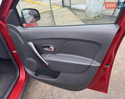 Червоний Рено Сандеро, об'ємом двигуна 0.9 л та пробігом 75 тис. км за 8890 $, фото 27 на Automoto.ua