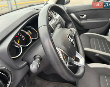 Червоний Рено Сандеро, об'ємом двигуна 0.9 л та пробігом 75 тис. км за 8890 $, фото 12 на Automoto.ua