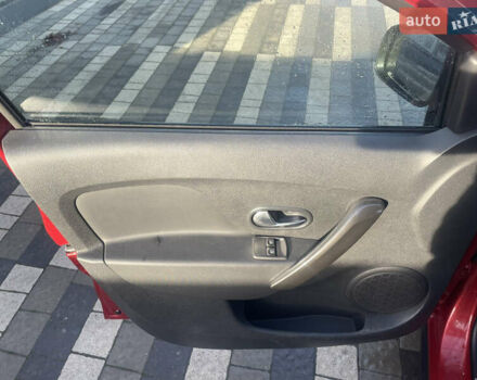 Красный Рено Сандеро, объемом двигателя 1.46 л и пробегом 55 тыс. км за 12100 $, фото 7 на Automoto.ua