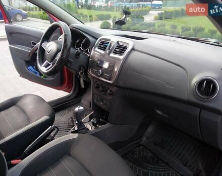 Красный Рено Сандеро, объемом двигателя 0.9 л и пробегом 57 тыс. км за 11500 $, фото 7 на Automoto.ua