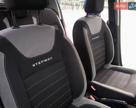 Красный Рено Сандеро, объемом двигателя 0.9 л и пробегом 57 тыс. км за 11500 $, фото 11 на Automoto.ua