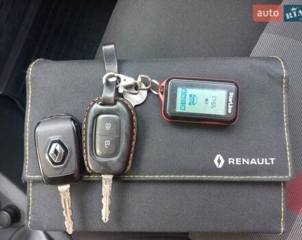 Красный Рено Сандеро, объемом двигателя 0.9 л и пробегом 90 тыс. км за 12000 $, фото 14 на Automoto.ua