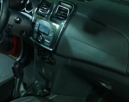 Красный Рено Сандеро, объемом двигателя 0.9 л и пробегом 48 тыс. км за 9678 $, фото 5 на Automoto.ua