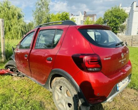Красный Рено Сандеро, объемом двигателя 0.9 л и пробегом 105 тыс. км за 4450 $, фото 3 на Automoto.ua
