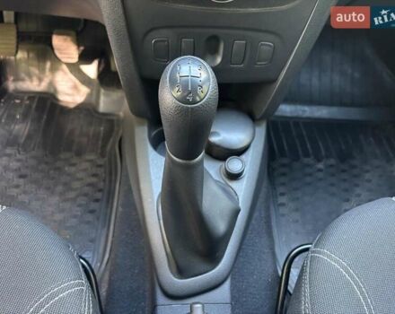 Червоний Рено Сандеро, об'ємом двигуна 1 л та пробігом 43 тис. км за 10490 $, фото 23 на Automoto.ua