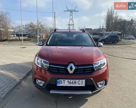 Красный Рено Сандеро, объемом двигателя 0.9 л и пробегом 47 тыс. км за 10999 $, фото 3 на Automoto.ua