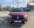 Красный Рено Сандеро, объемом двигателя 0.9 л и пробегом 47 тыс. км за 10999 $, фото 3 на Automoto.ua