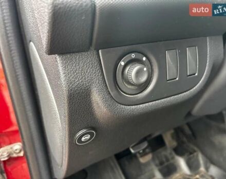 Красный Рено Сандеро, объемом двигателя 1 л и пробегом 43 тыс. км за 9880 $, фото 17 на Automoto.ua