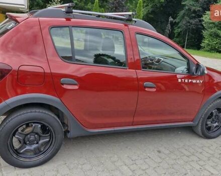 Красный Рено Сандеро, объемом двигателя 0.9 л и пробегом 108 тыс. км за 11500 $, фото 3 на Automoto.ua