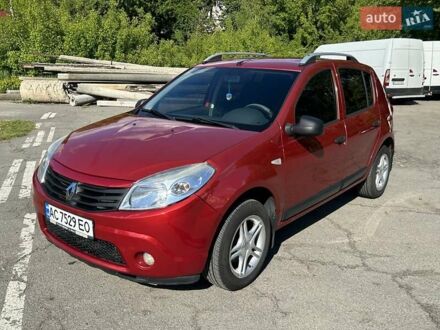 Рено Сандеро 2010 в Луцке на Automoto.ua Красный Рено Сандеро, объемом двигателя 1.39 л и пробегом 83 тыс. км за 4900 $, фото 1 на Automoto.ua