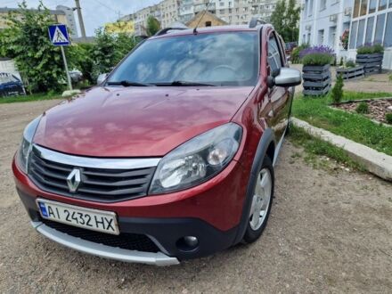 Рено Сандеро 2011 в Черкассах на Automoto.ua Красный Рено Сандеро, объемом двигателя 1.6 л и пробегом 154 тыс. км за 7000 $, фото 1 на Automoto.ua