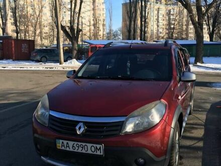 Рено Сандеро 2011 у Києві на Automoto.ua Червоний Рено Сандеро, об'ємом двигуна 1.59 л та пробігом 251 тис. км за 6750 $, фото 1 на Automoto.ua