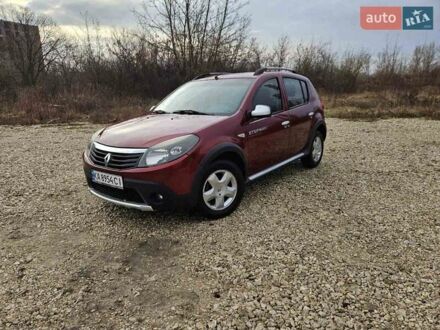 Рено Сандеро 2012 у Тернополі на Automoto.ua Червоний Рено Сандеро, об'ємом двигуна 1.6 л та пробігом 118 тис. км за 6900 $, фото 1 на Automoto.ua