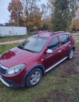 Красный Рено Сандеро, объемом двигателя 1.6 л и пробегом 122 тыс. км за 5981 $, фото 1 на Automoto.ua
