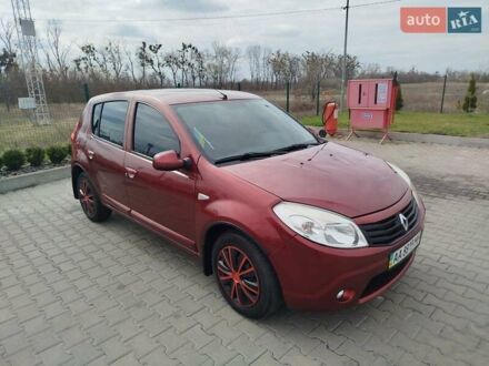 Рено Сандеро 2012 у Києві на Automoto.ua Червоний Рено Сандеро, об'ємом двигуна 1.6 л та пробігом 170 тис. км за 6350 $, фото 1 на Automoto.ua