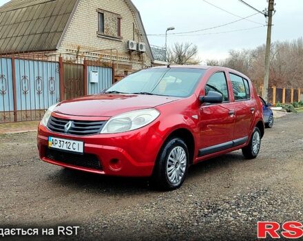 Красный Рено Сандеро, объемом двигателя 1.4 л и пробегом 17800 тыс. км за 4850 $, фото 1 на Automoto.ua