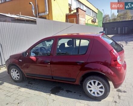 Красный Рено Сандеро, объемом двигателя 1.39 л и пробегом 52 тыс. км за 7800 $, фото 1 на Automoto.ua