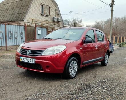 Красный Рено Сандеро, объемом двигателя 1.4 л и пробегом 178 тыс. км за 4850 $, фото 1 на Automoto.ua