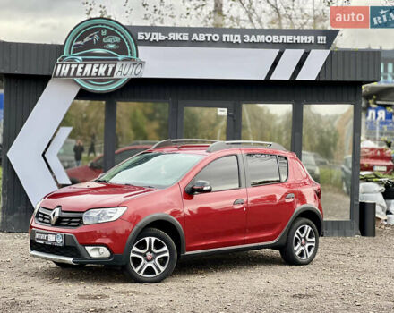 Рено Сандеро 2019 в Киеве на Automoto.ua Красный Рено Сандеро, объемом двигателя 0.9 л и пробегом 105 тыс. км за 11900 $, фото 1 на Automoto.ua