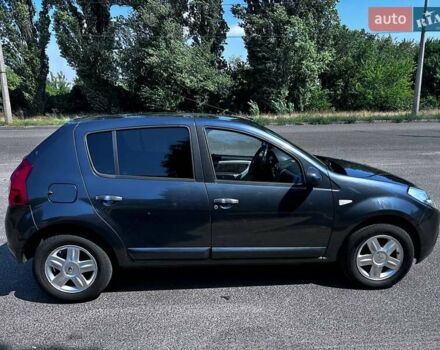 Серый Рено Сандеро, объемом двигателя 1.6 л и пробегом 88 тыс. км за 6200 $, фото 2 на Automoto.ua