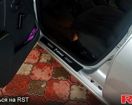 Серый Рено Сандеро, объемом двигателя 1.4 л и пробегом 232 тыс. км за 4200 $, фото 9 на Automoto.ua