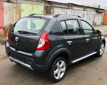 Серый Рено Сандеро, объемом двигателя 1.6 л и пробегом 125 тыс. км за 5500 $, фото 3 на Automoto.ua