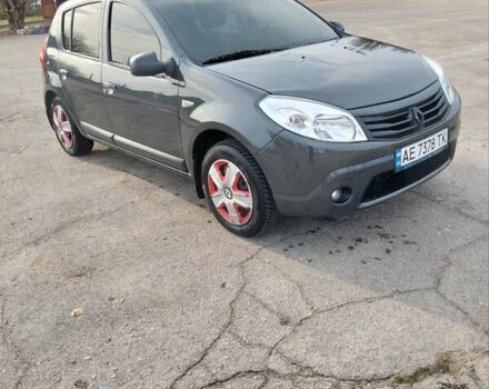 Серый Рено Сандеро, объемом двигателя 1.4 л и пробегом 190 тыс. км за 4600 $, фото 1 на Automoto.ua