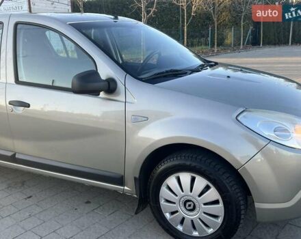 Серый Рено Сандеро, объемом двигателя 1.39 л и пробегом 201 тыс. км за 5499 $, фото 2 на Automoto.ua