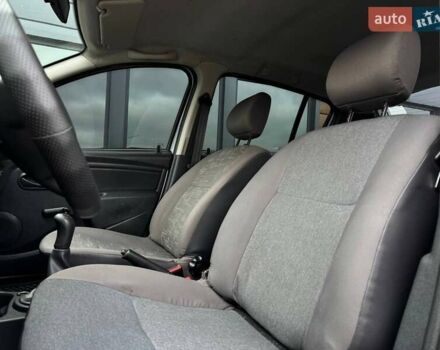 Серый Рено Сандеро, объемом двигателя 1.39 л и пробегом 252 тыс. км за 5300 $, фото 9 на Automoto.ua