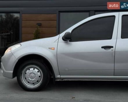 Серый Рено Сандеро, объемом двигателя 1.39 л и пробегом 252 тыс. км за 5300 $, фото 2 на Automoto.ua