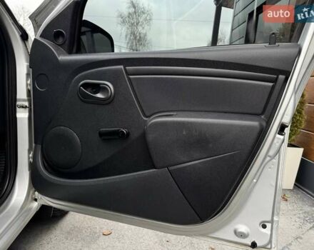 Серый Рено Сандеро, объемом двигателя 1.39 л и пробегом 252 тыс. км за 5300 $, фото 23 на Automoto.ua