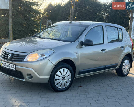 Серый Рено Сандеро, объемом двигателя 1.39 л и пробегом 200 тыс. км за 3900 $, фото 3 на Automoto.ua